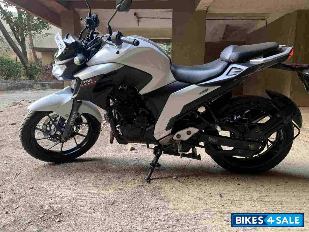 Yamaha FZ25