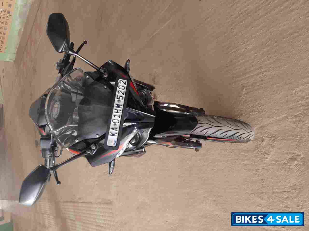 Black Bajaj Pulsar RS 200