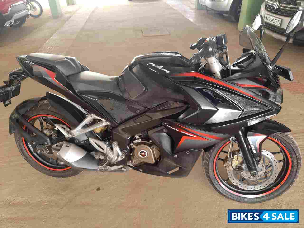 Black Bajaj Pulsar RS 200 Black Bajaj Pulsar RS 200
