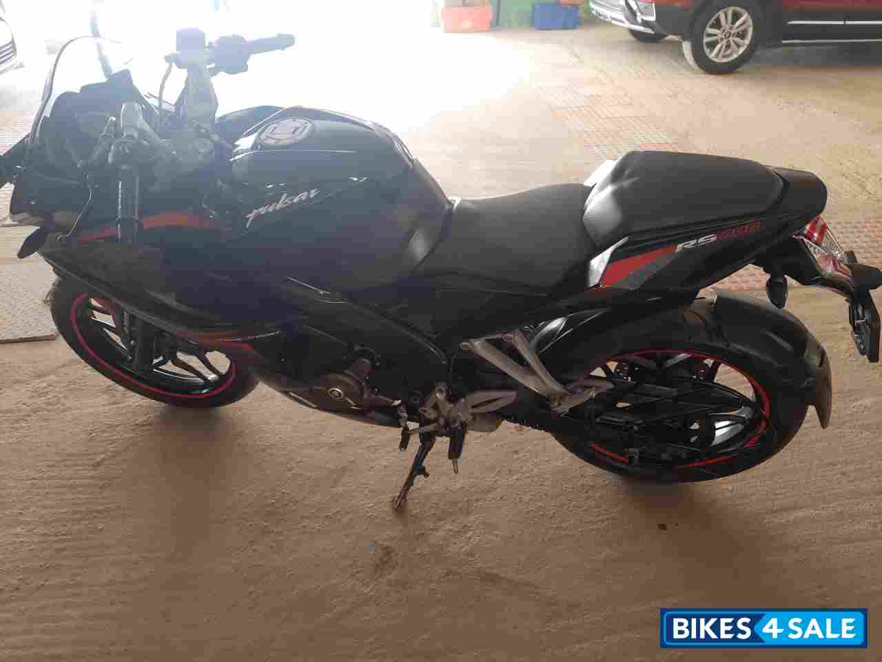 Black Bajaj Pulsar RS 200 Black Bajaj Pulsar RS 200
