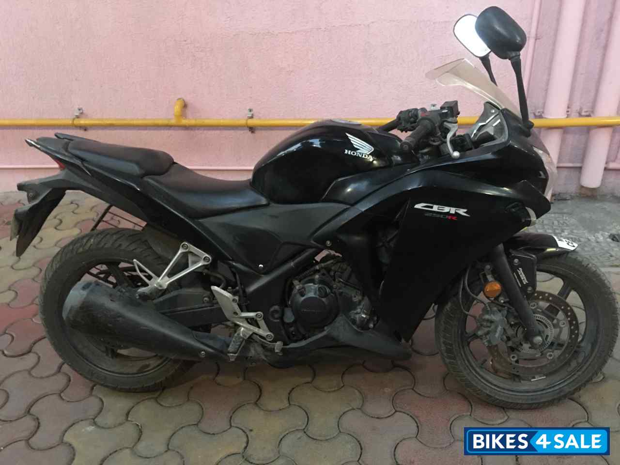 Black Honda CBR 250R ABS