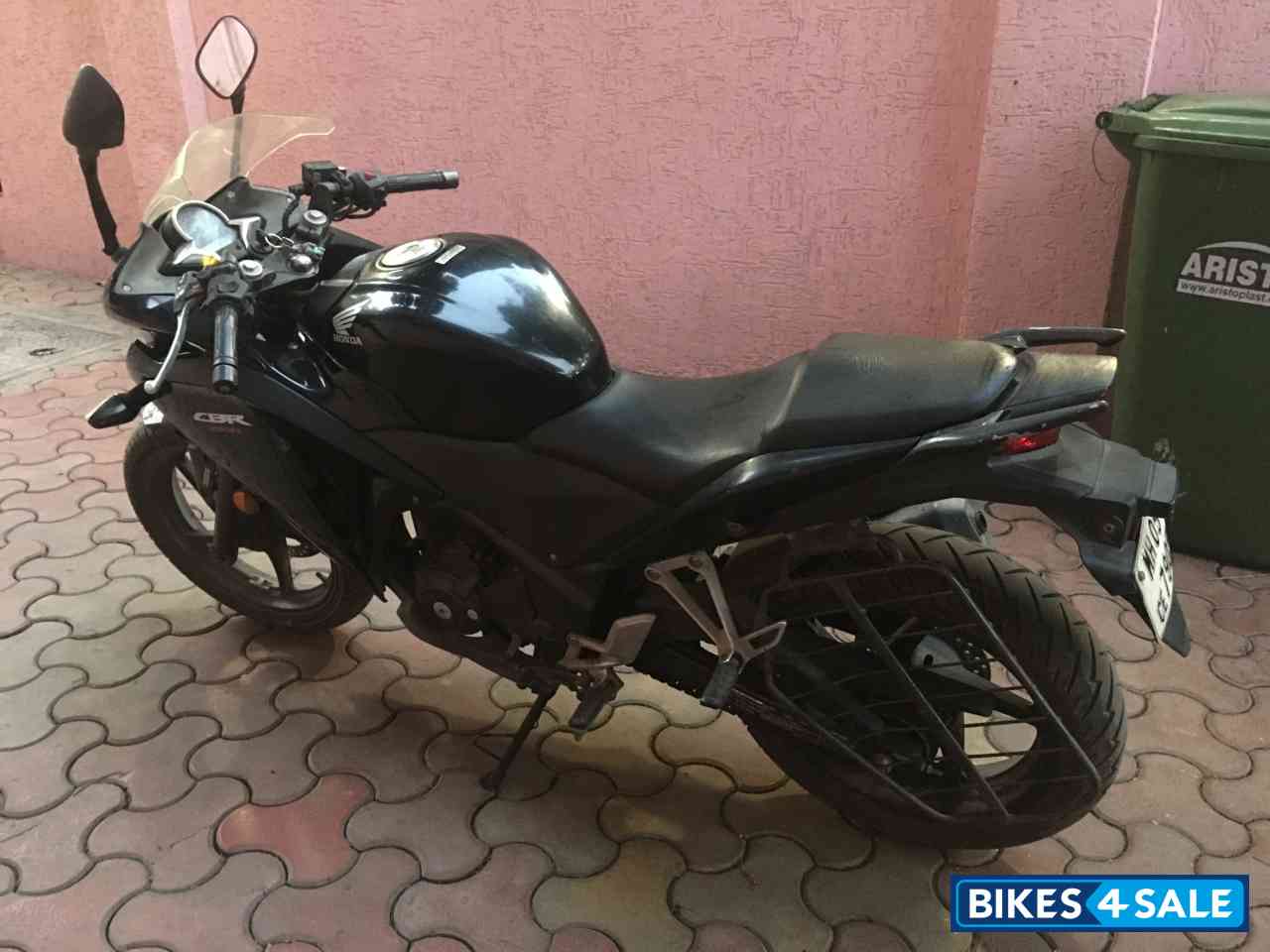 Black Honda CBR 250R ABS