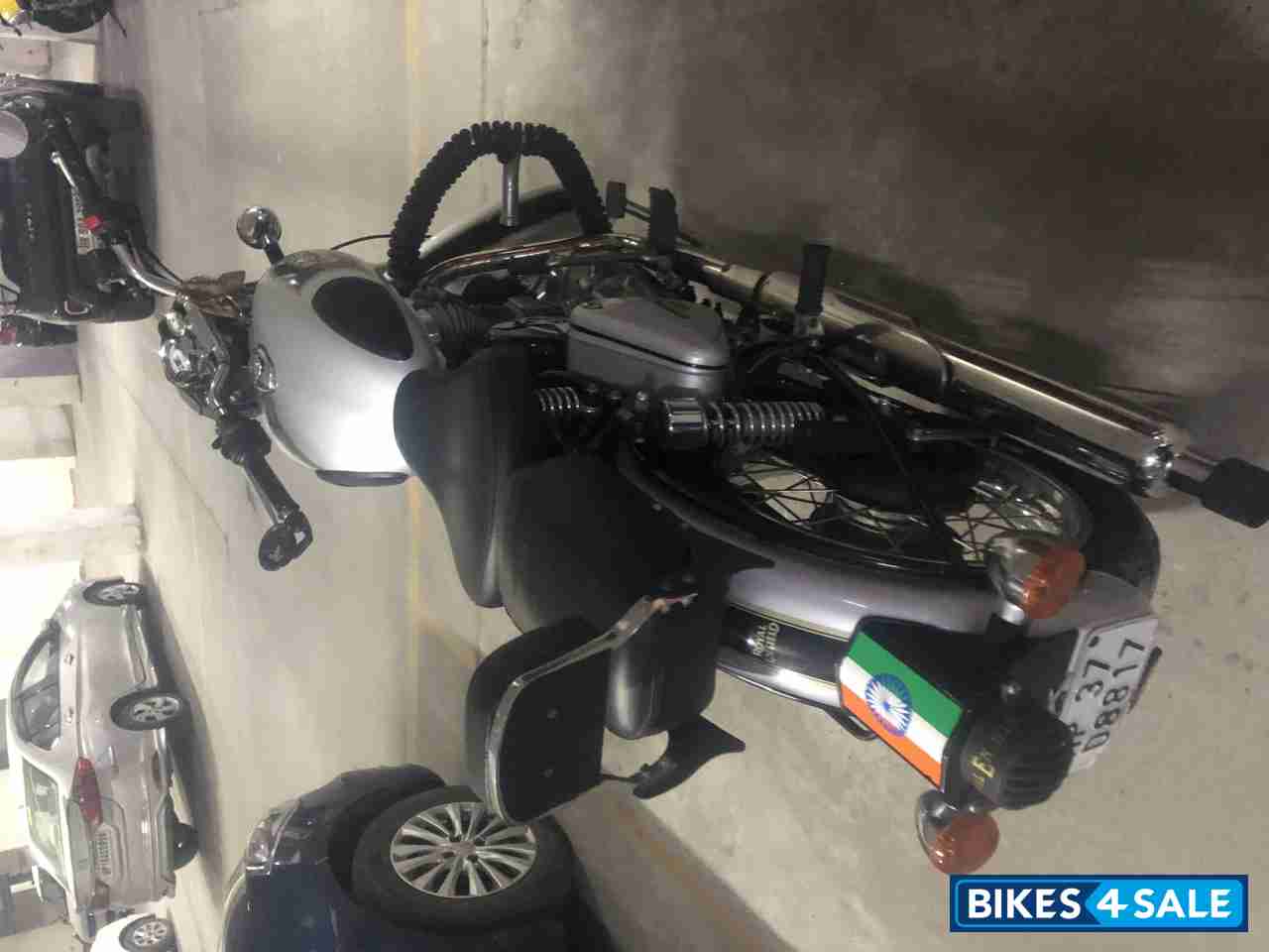 Silver Royal Enfield Classic 500 Silver Royal Enfield Classic 500