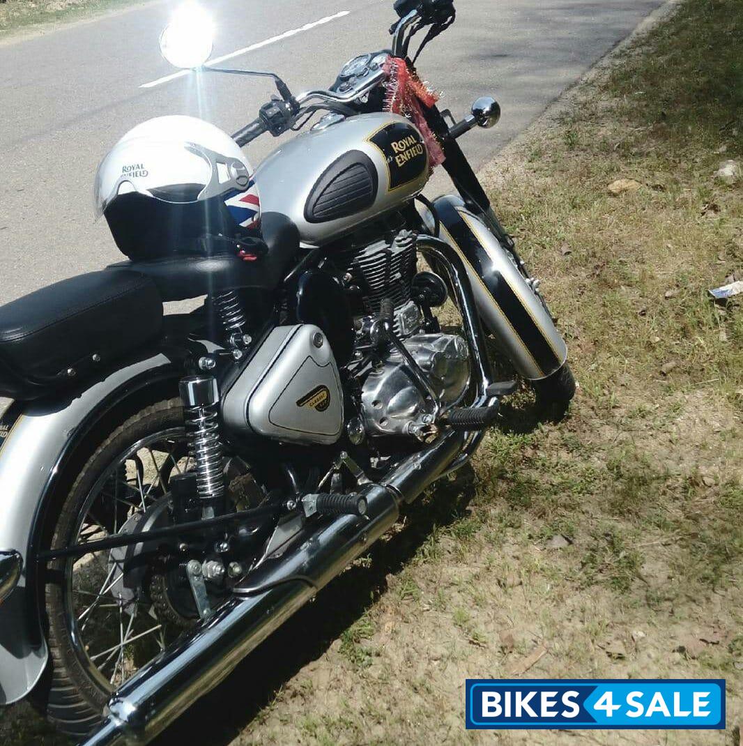 Silver Royal Enfield Classic 500 Silver Royal Enfield Classic 500