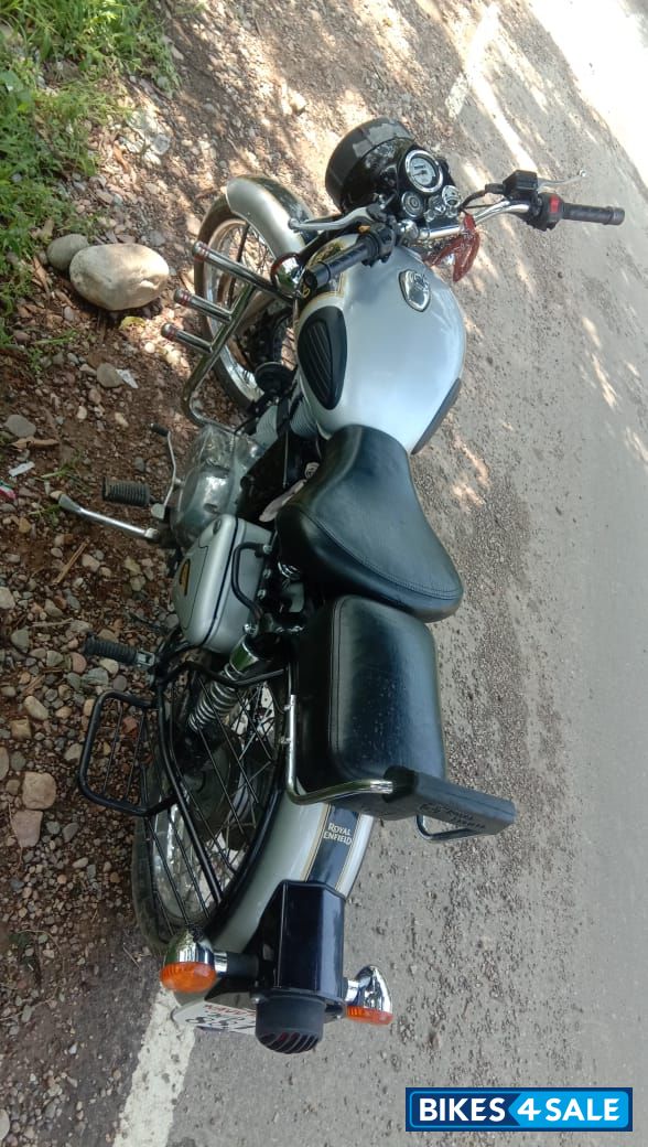 Silver Royal Enfield Classic 500 Silver Royal Enfield Classic 500