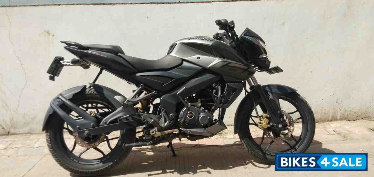 Black Bajaj Pulsar NS 160