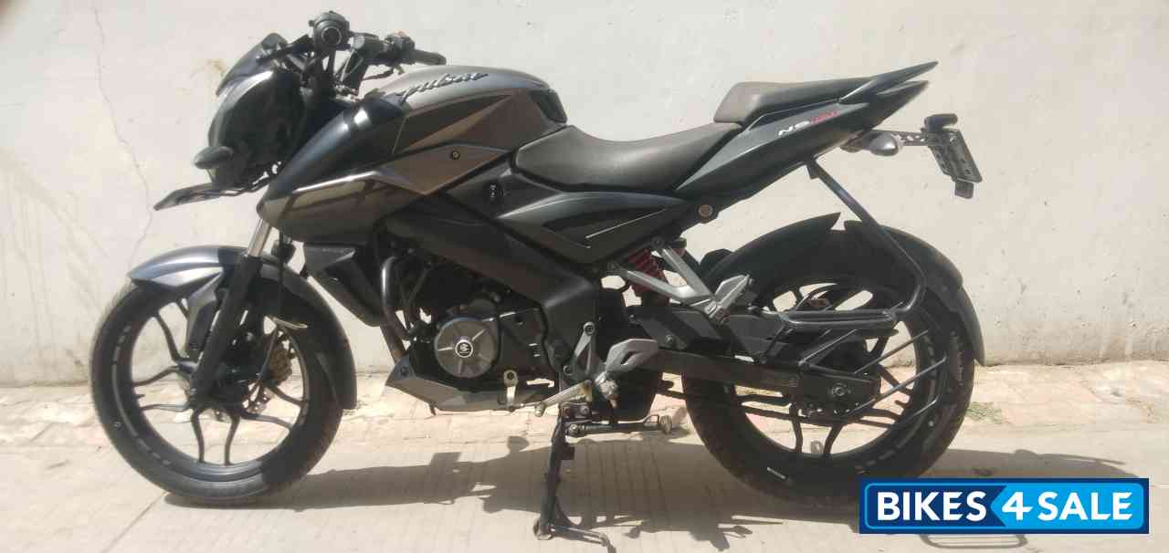 Black Bajaj Pulsar NS 160