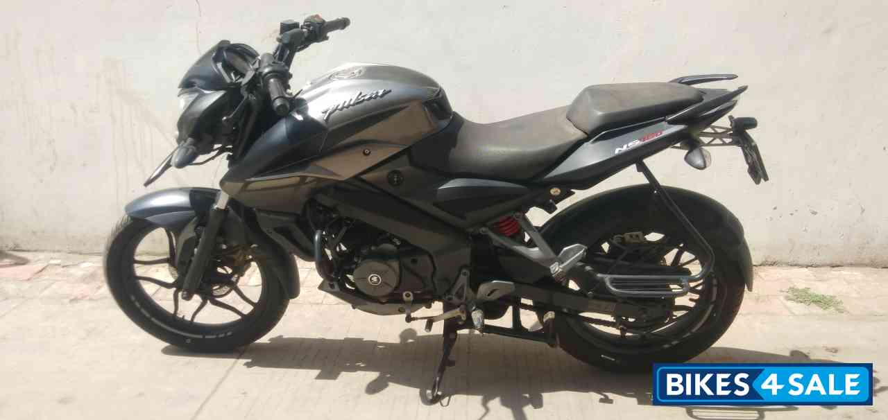 Black Bajaj Pulsar NS 160