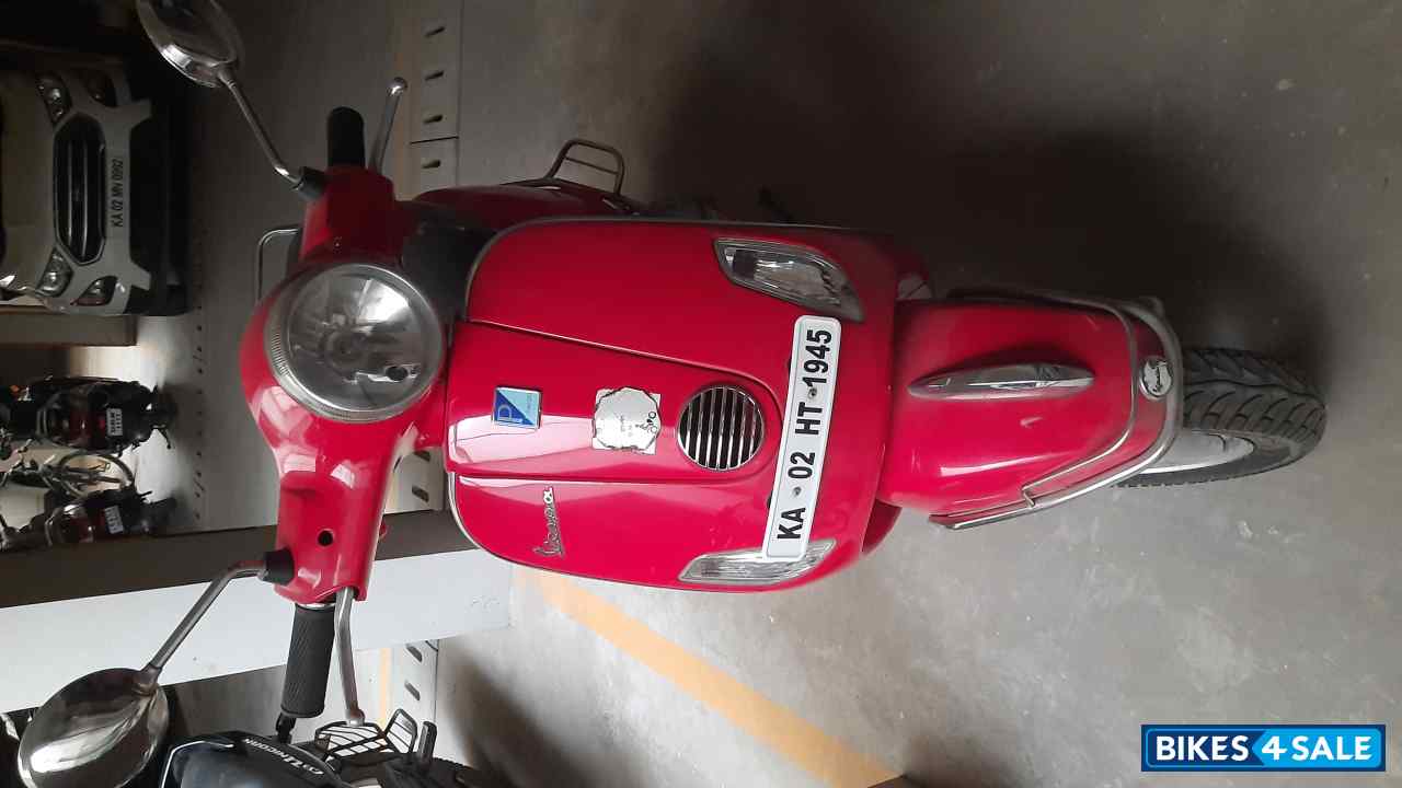 Red Piaggio VESPA