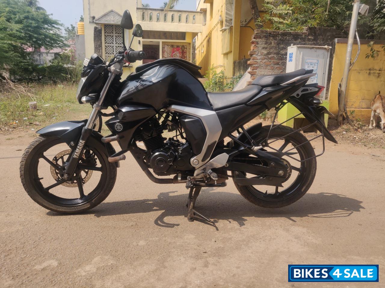 Black Yamaha FZ FI V2