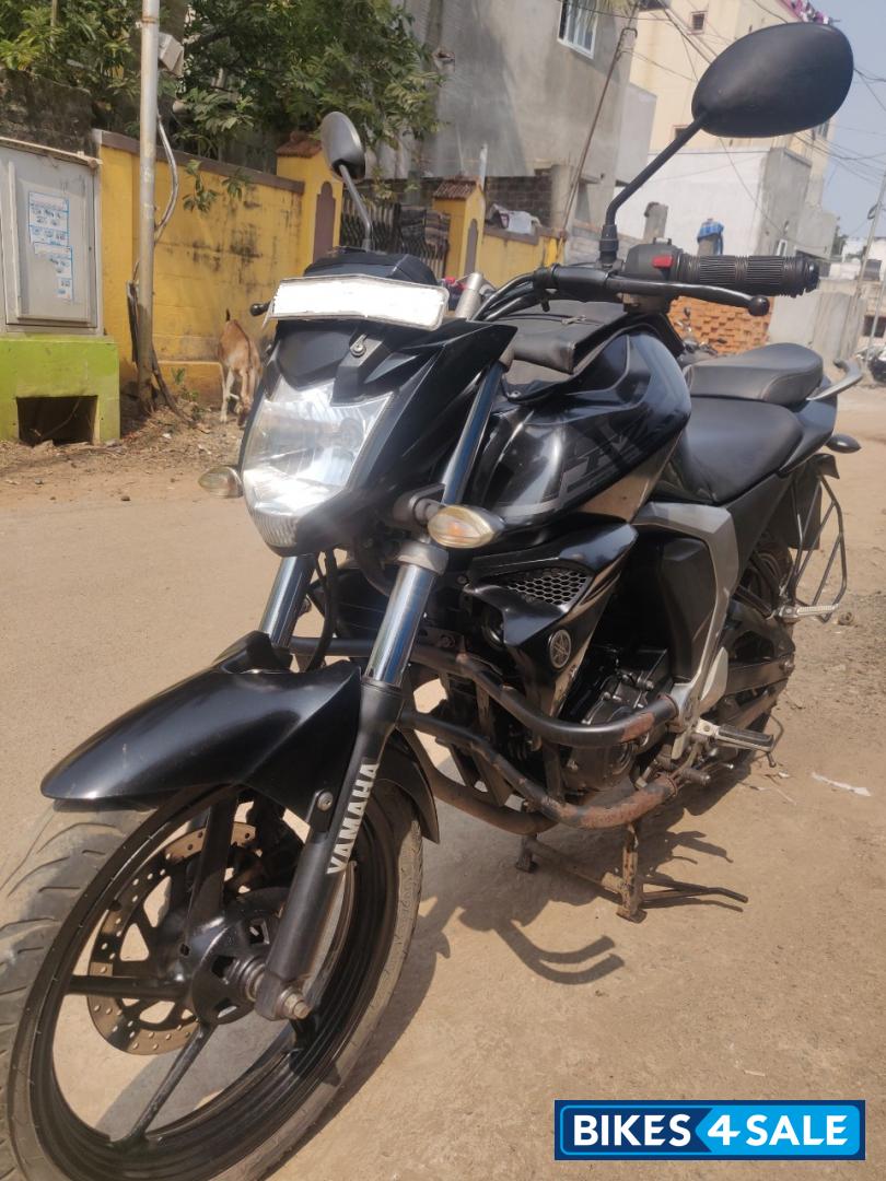 Black Yamaha FZ FI V2