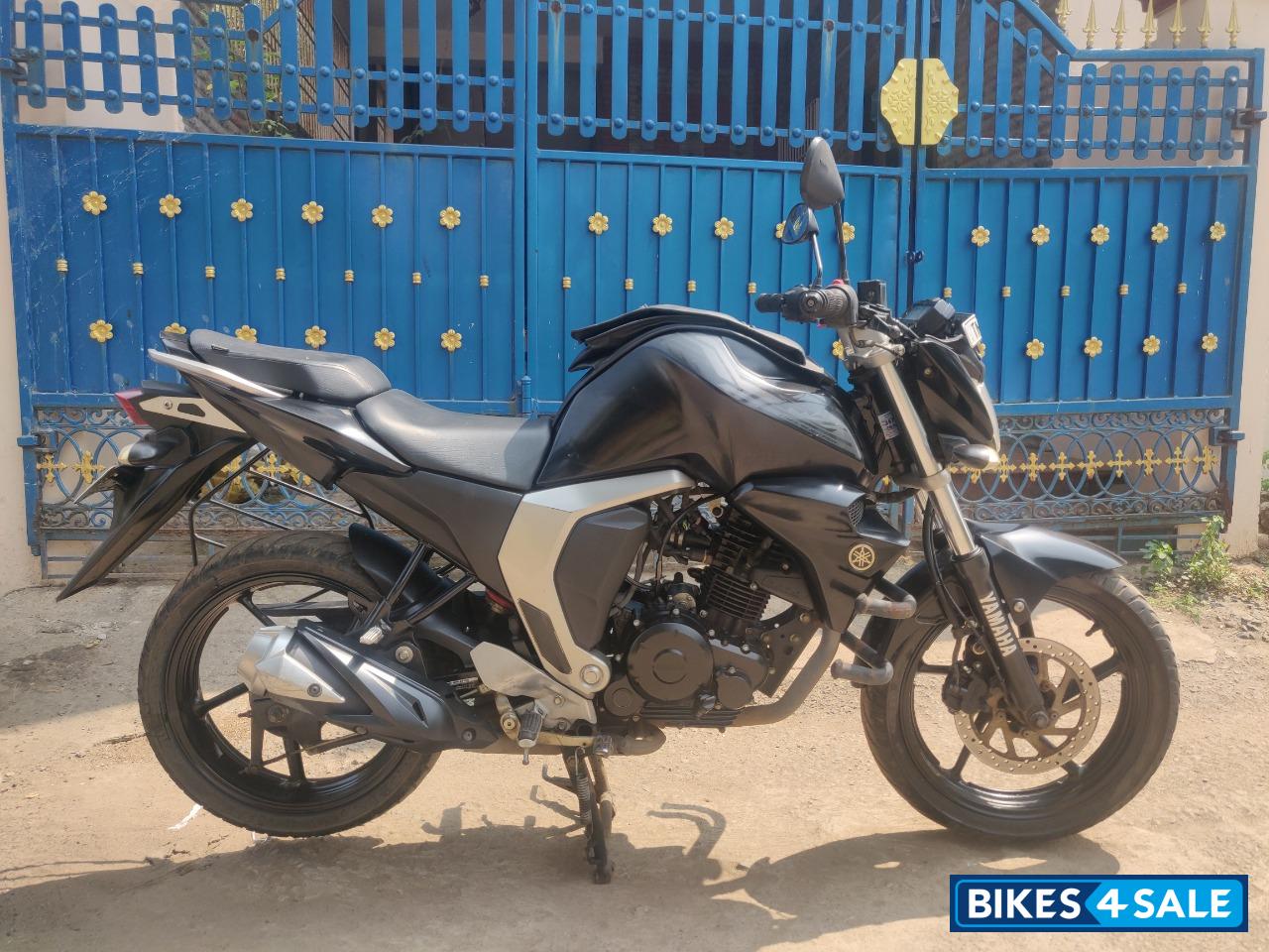 Black Yamaha FZ FI V2