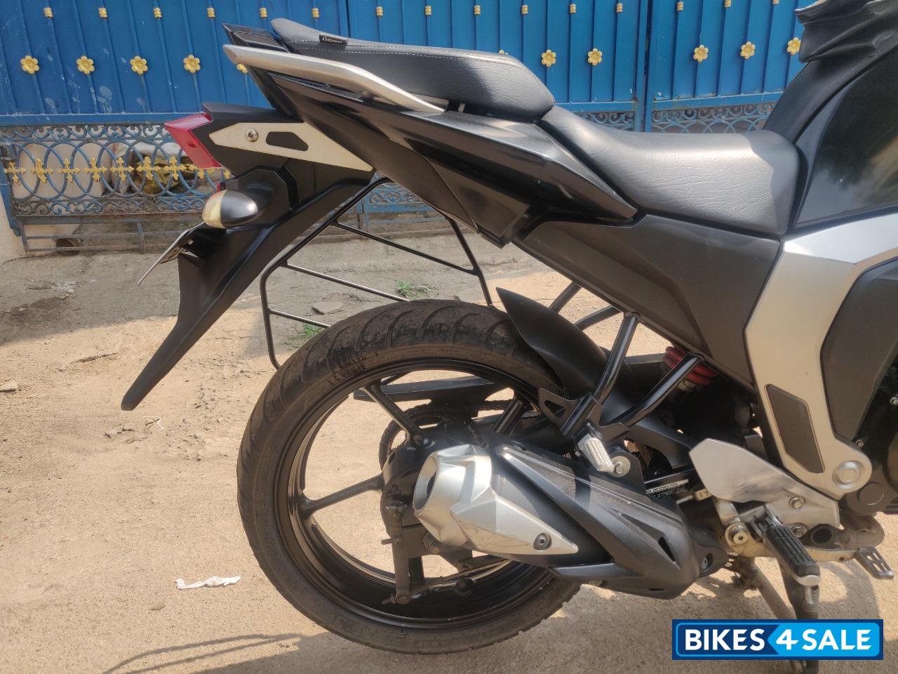 Black Yamaha FZ FI V2