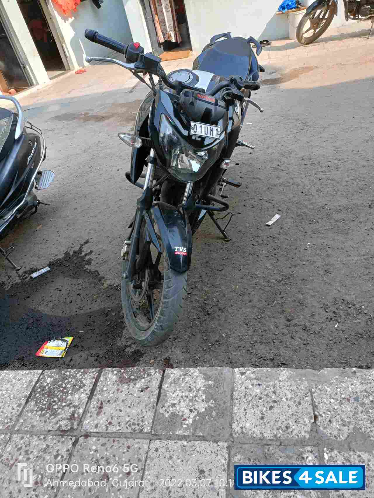 Black TVS Apache RTR 160 4V