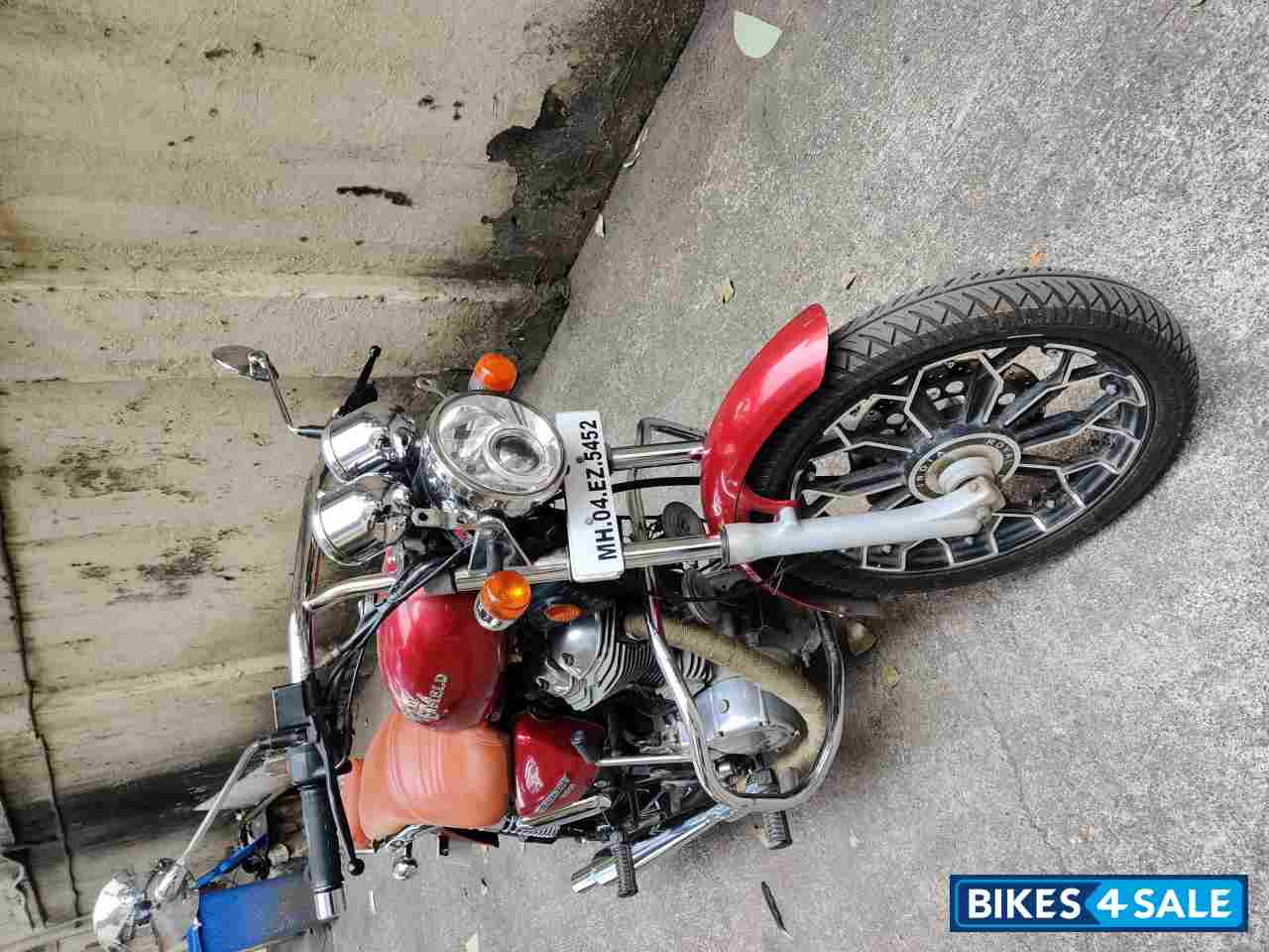 Red Royal Enfield Thunderbird TwinSpark 350