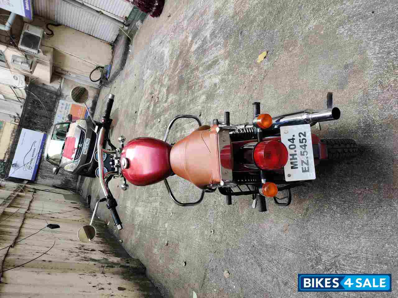 Red Royal Enfield Thunderbird TwinSpark 350