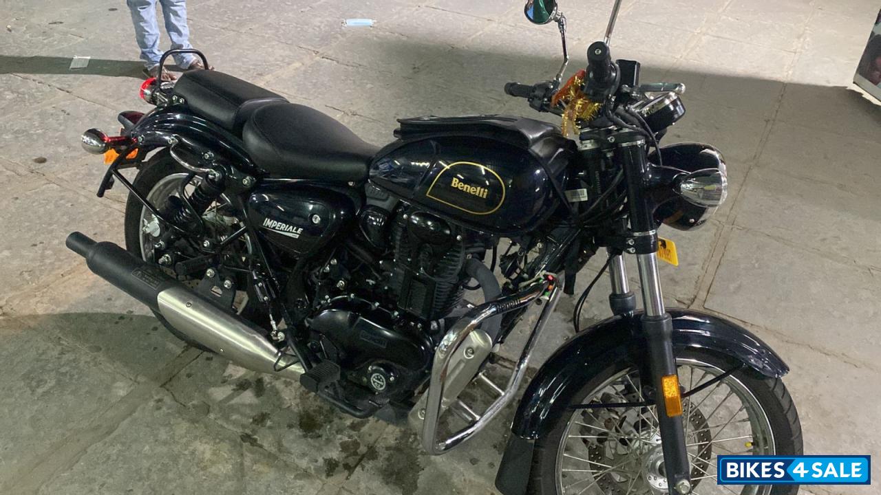 Black Benelli Imperiale 400 BS6