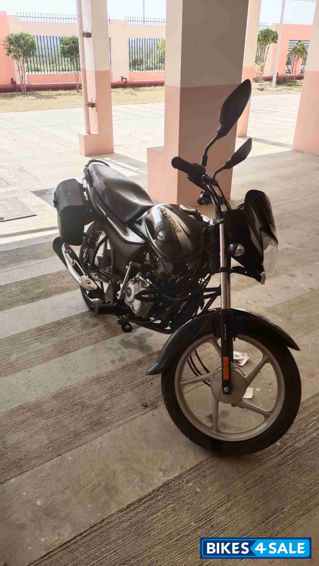 Black Bajaj Platina 100 ES