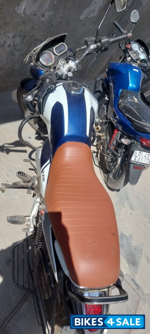 Bajaj V15