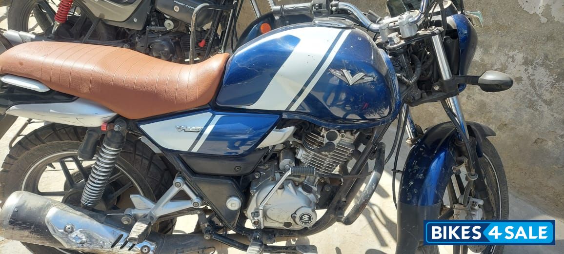 Bajaj V15