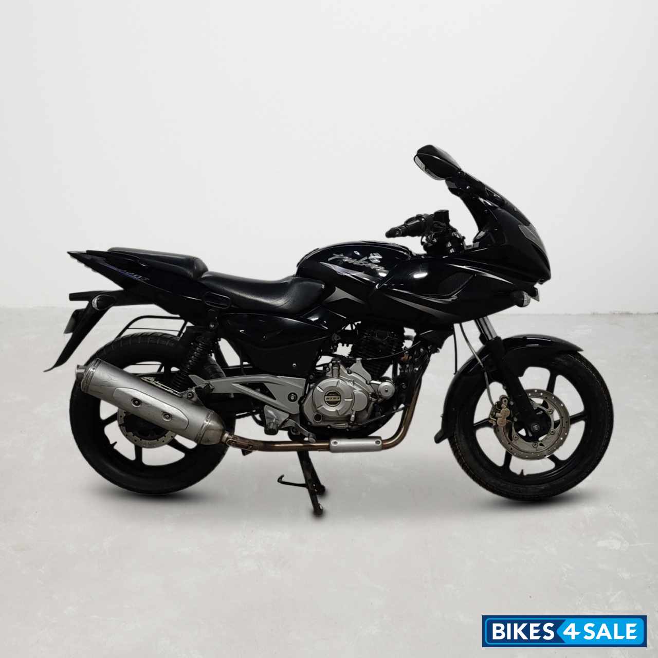 Bajaj Pulsar 220F