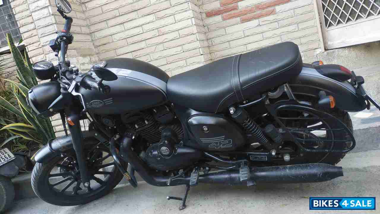 Jawa 42 Dual Channel ABS AllStar Black