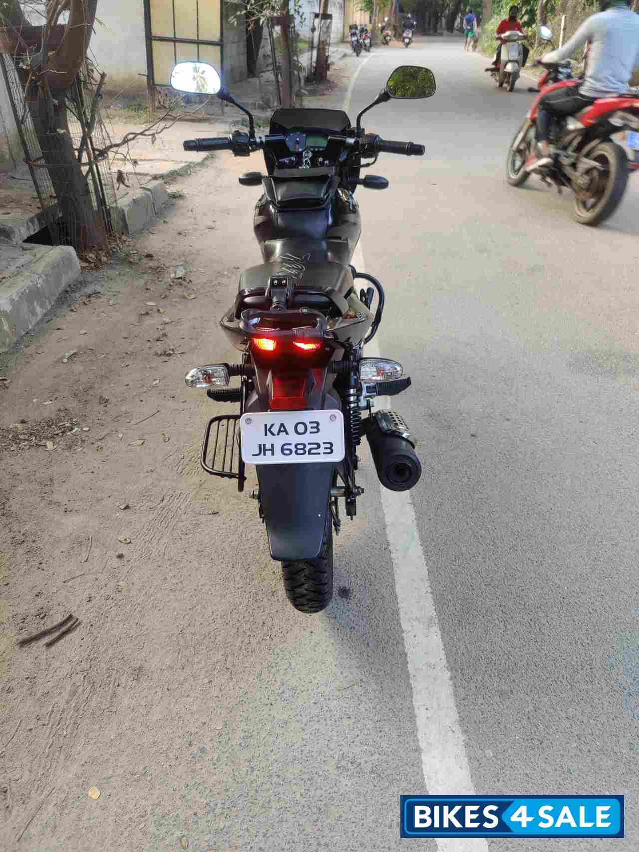 Black Bajaj Pulsar 150 DTSi Black Bajaj Pulsar 150 DTSi