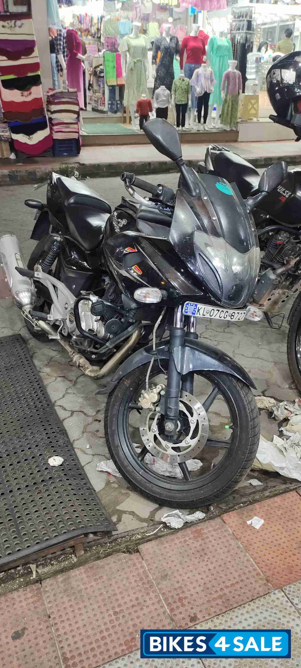 Bajaj Pulsar 220F