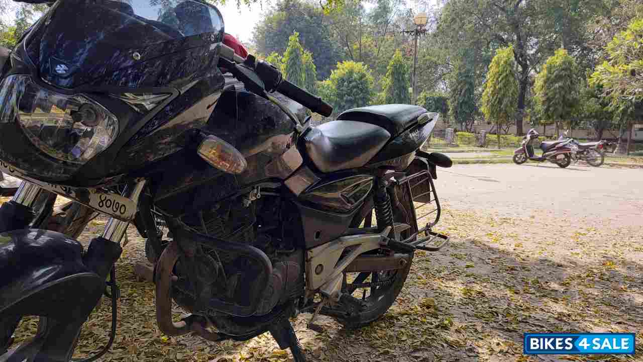 Black Bajaj Pulsar 180