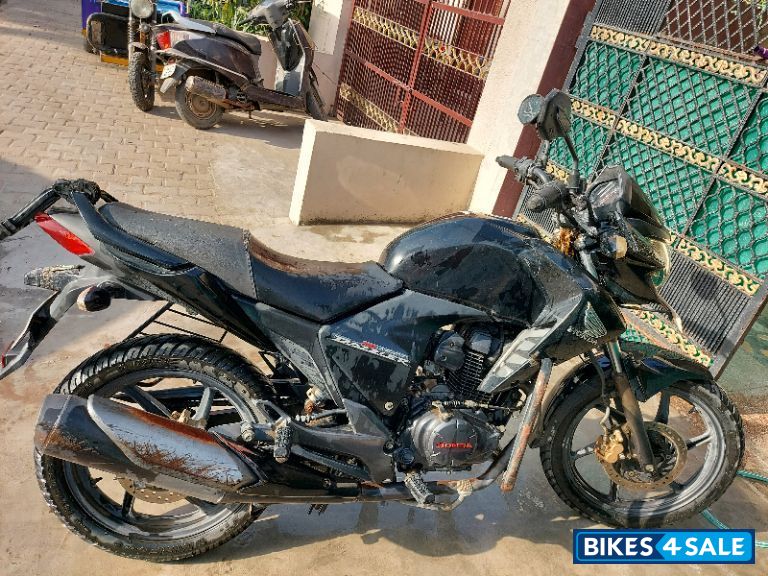 Black Honda Unicorn Dazzler