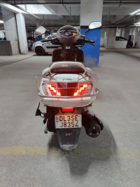 White Hero Maestro Edge 125 FI