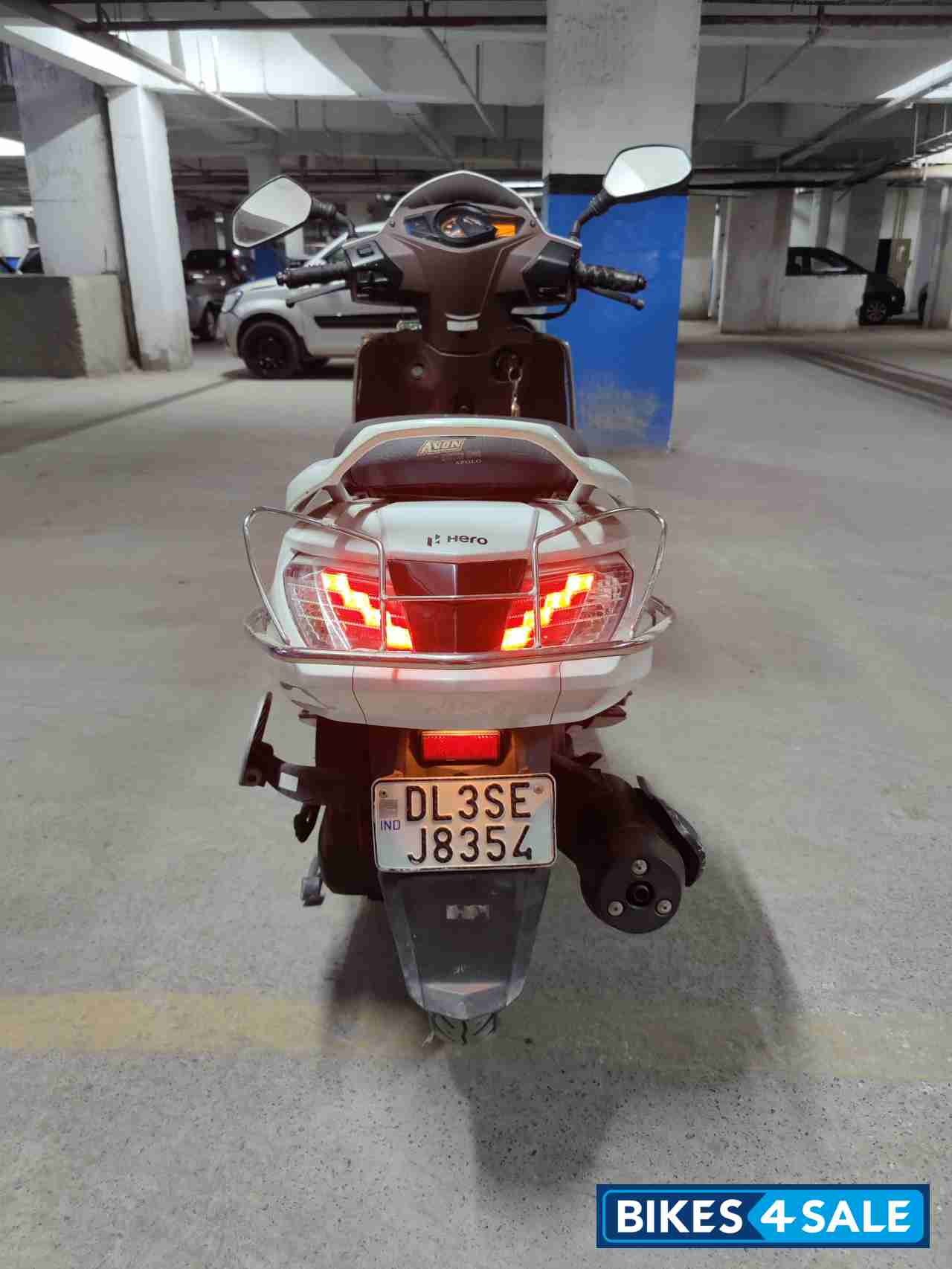 White Hero Maestro Edge 125 FI White Hero Maestro Edge 125 FI