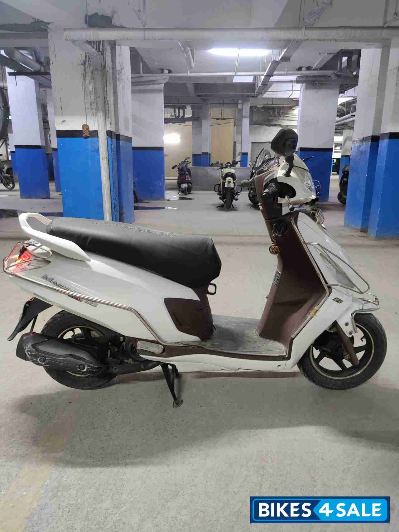 White Hero Maestro Edge 125 FI White Hero Maestro Edge 125 FI