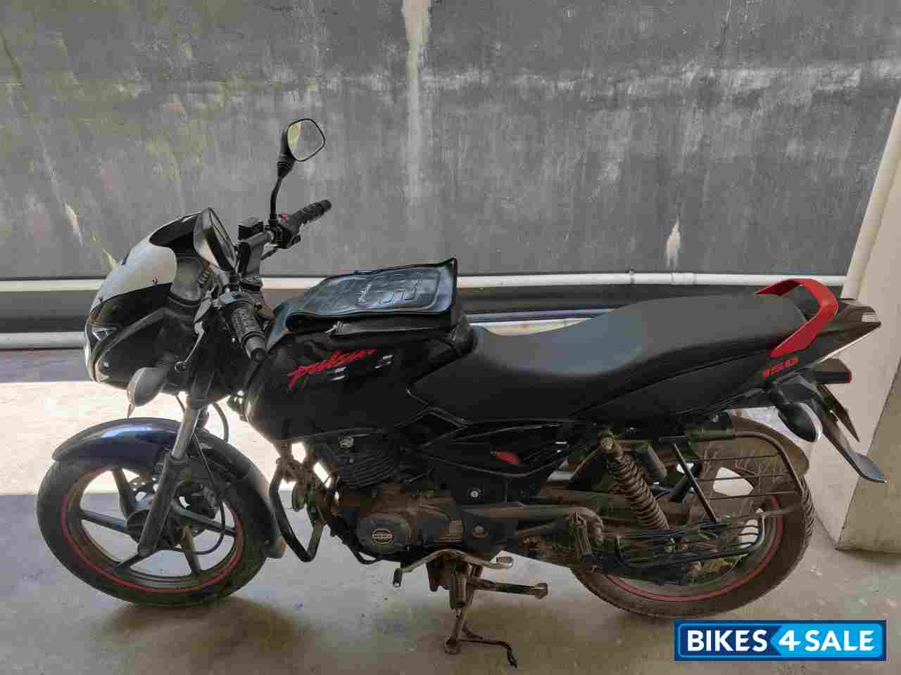 Bajaj Pulsar 150 Neon