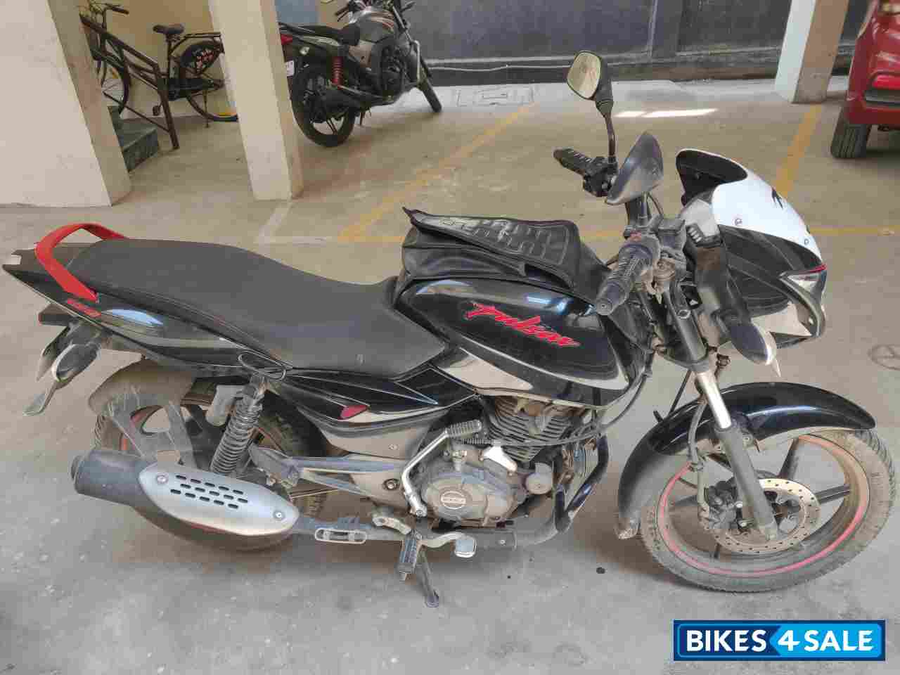 Bajaj Pulsar 150 Neon