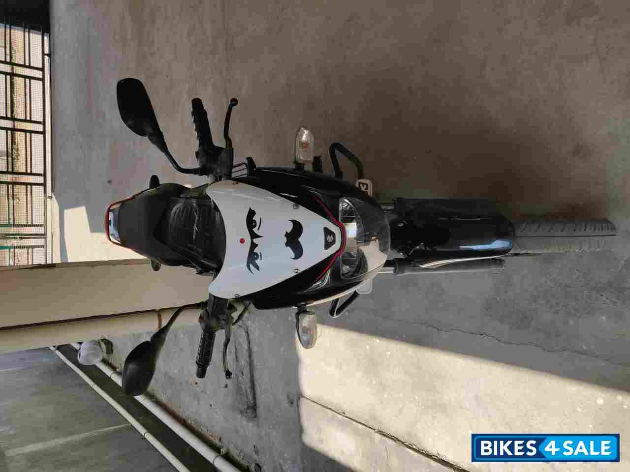 Bajaj Pulsar 150 Neon