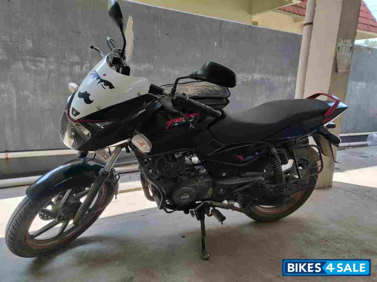 Bajaj Pulsar 150 Neon