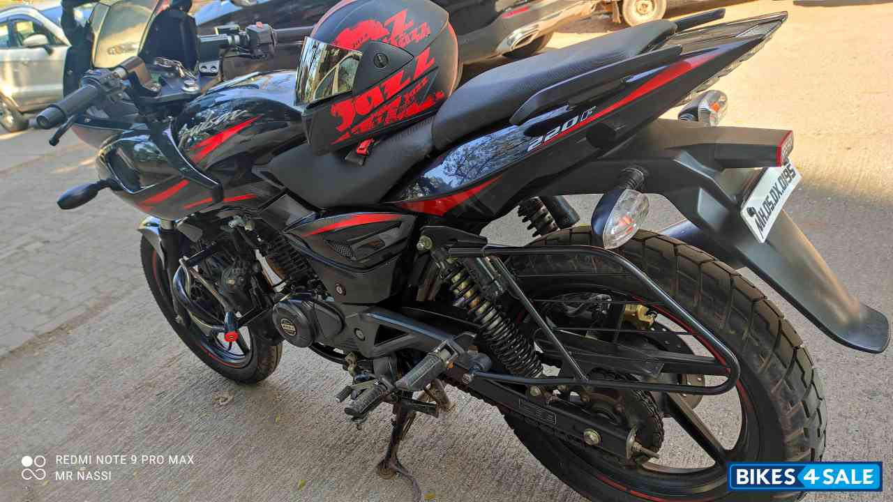 Bajaj Pulsar 220F