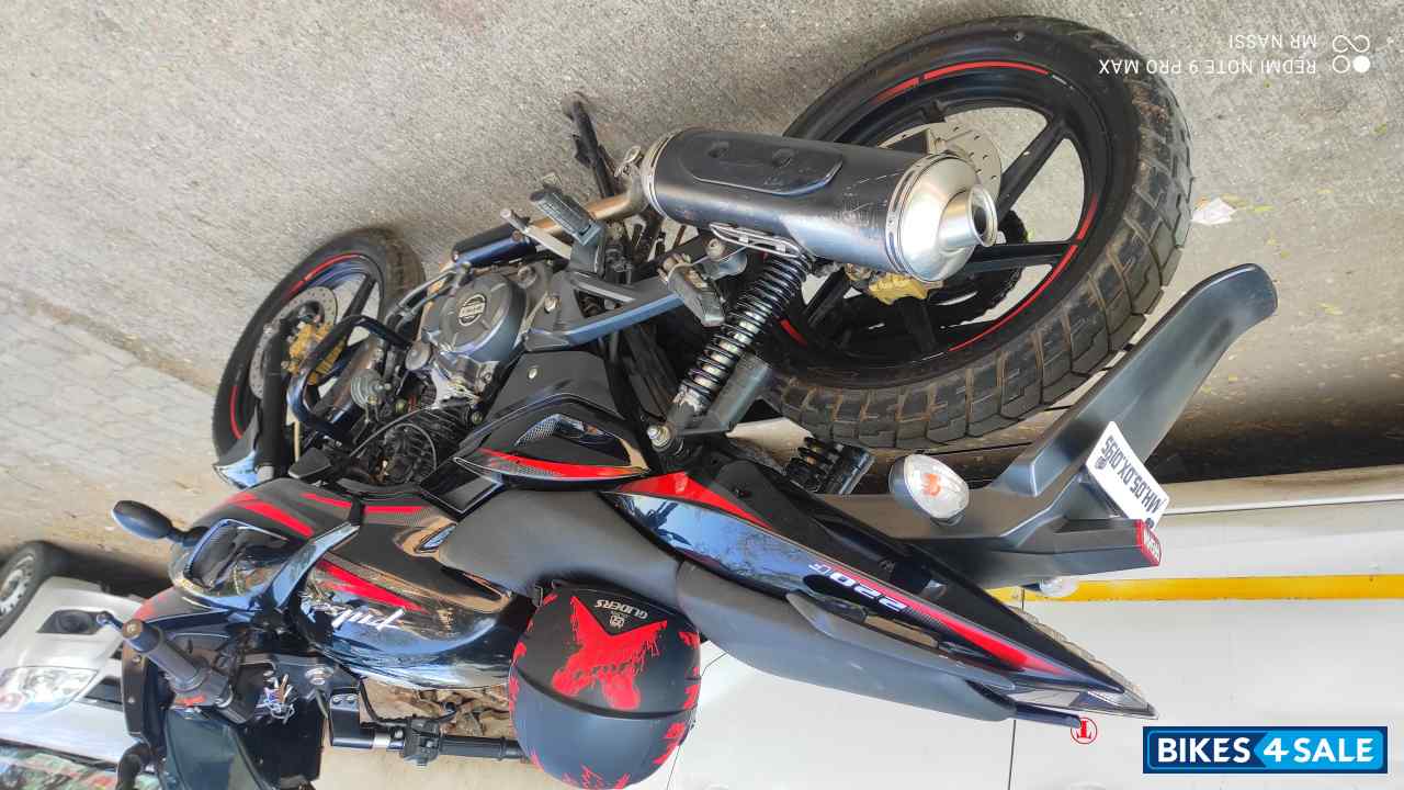 Bajaj Pulsar 220F