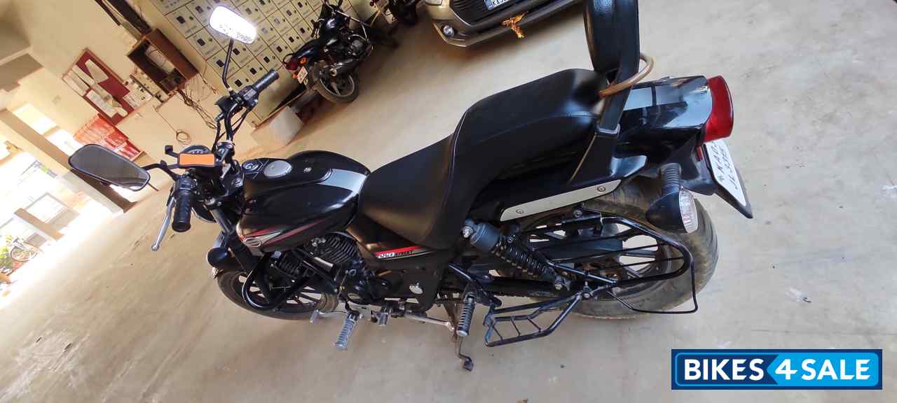 Bajaj Avenger Street 220