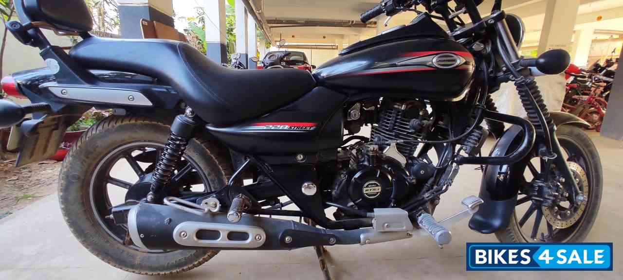 Bajaj Avenger Street 220