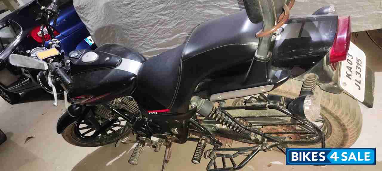 Bajaj Avenger Street 220