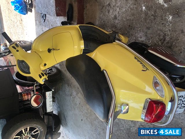 2w Yellow Vespa VXL 150