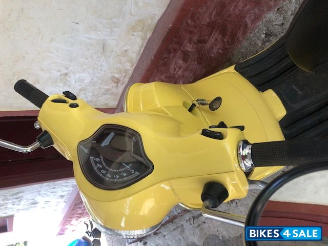 2w Yellow Vespa VXL 150