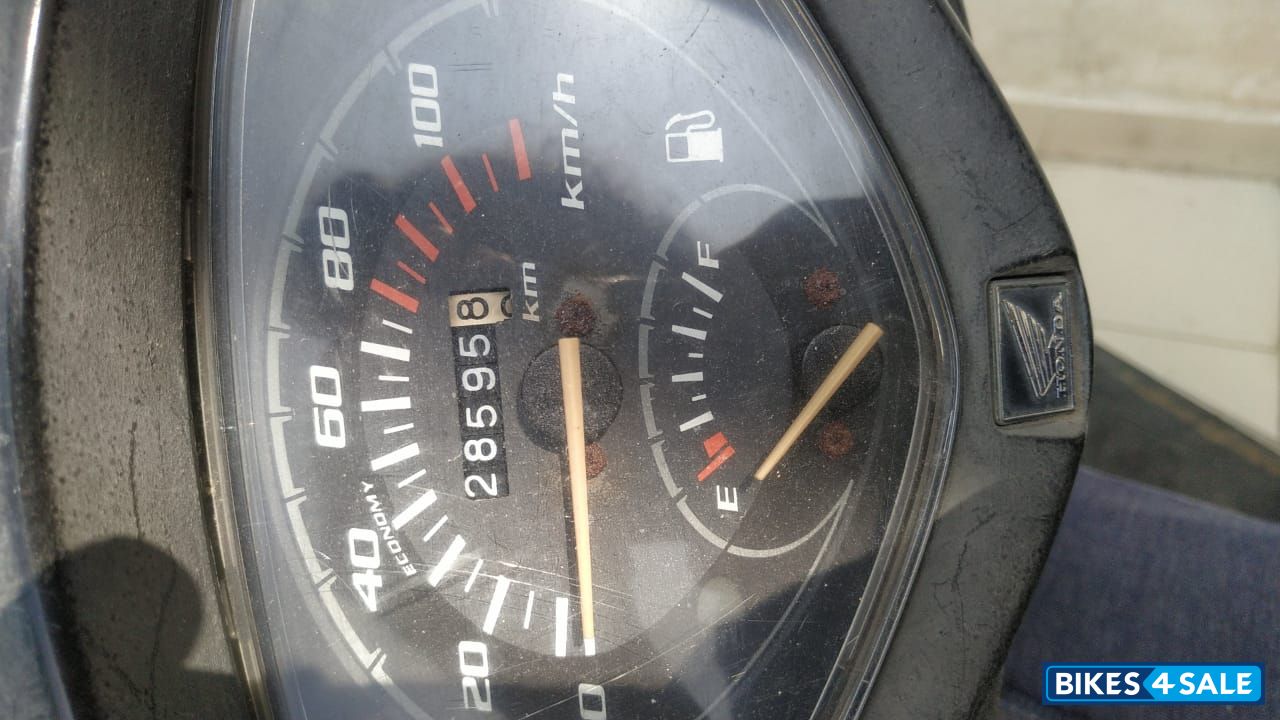 White Honda Activa 110 cc