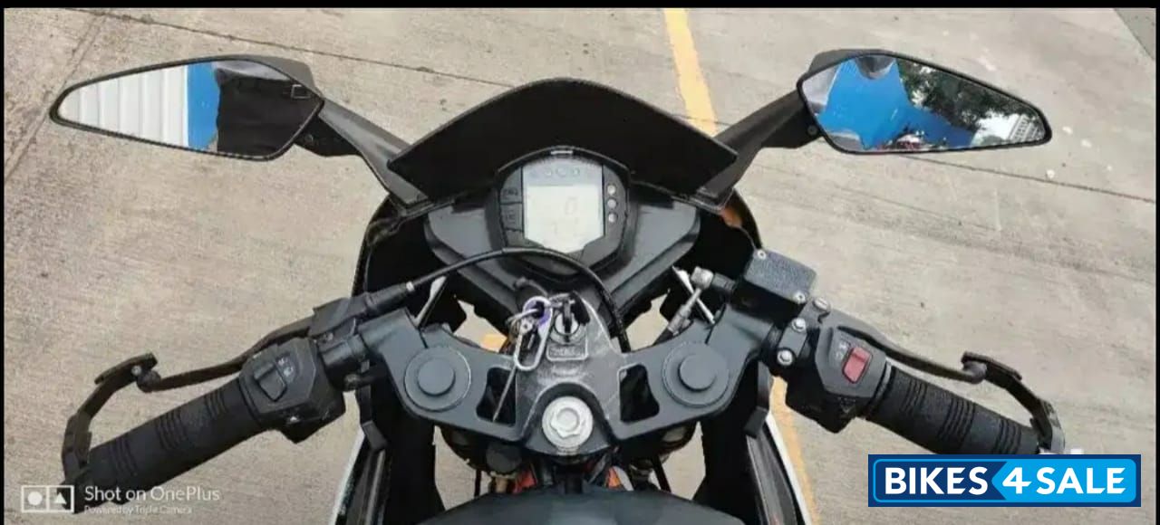 Black / White KTM RC 390