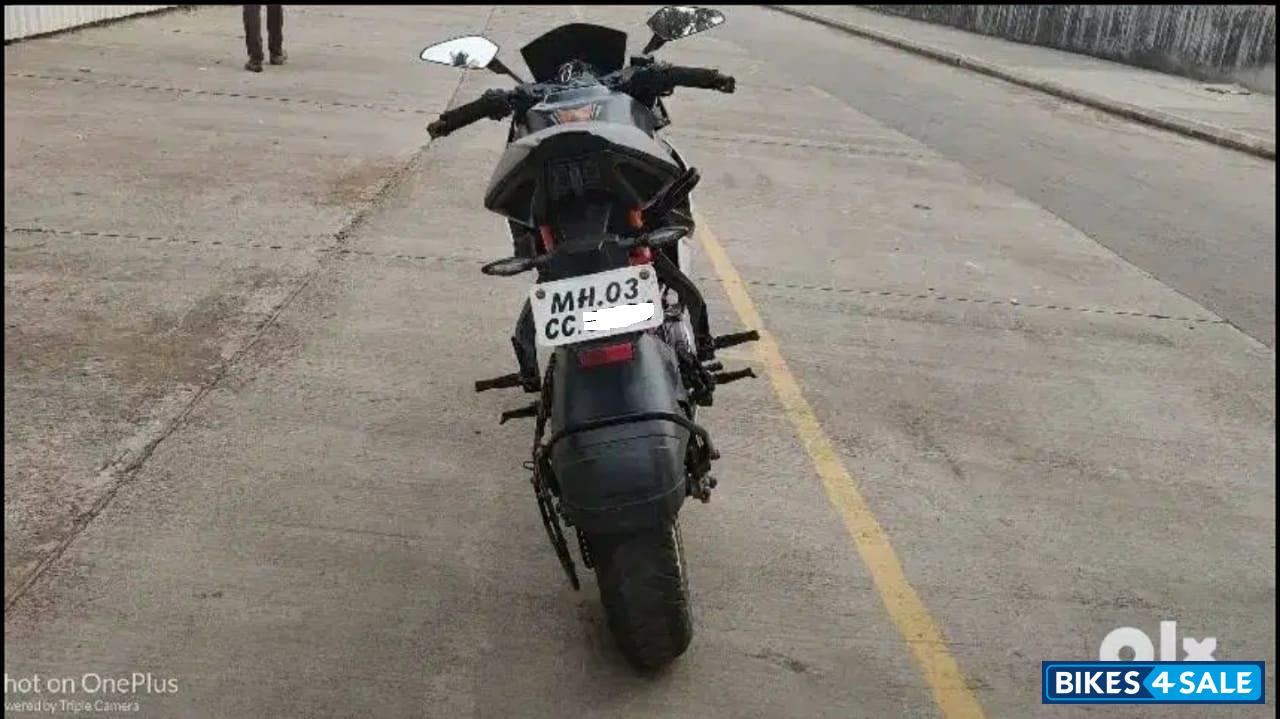 Black / White KTM RC 390