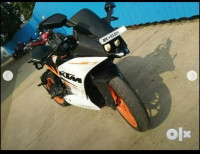 Black / White KTM RC 390