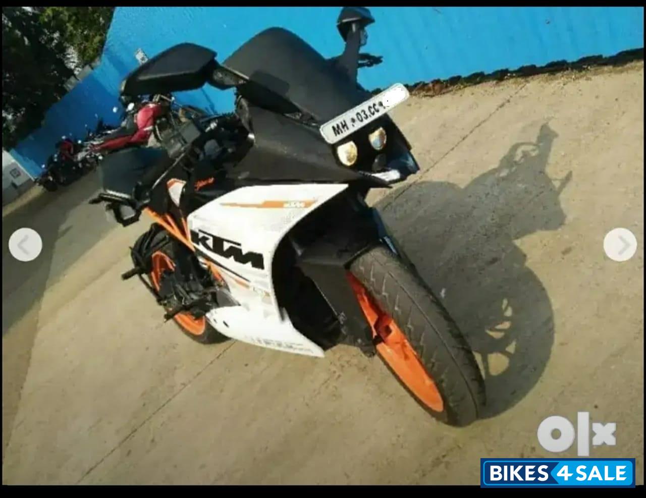 Black / White KTM RC 390