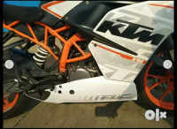 Black / White KTM RC 390